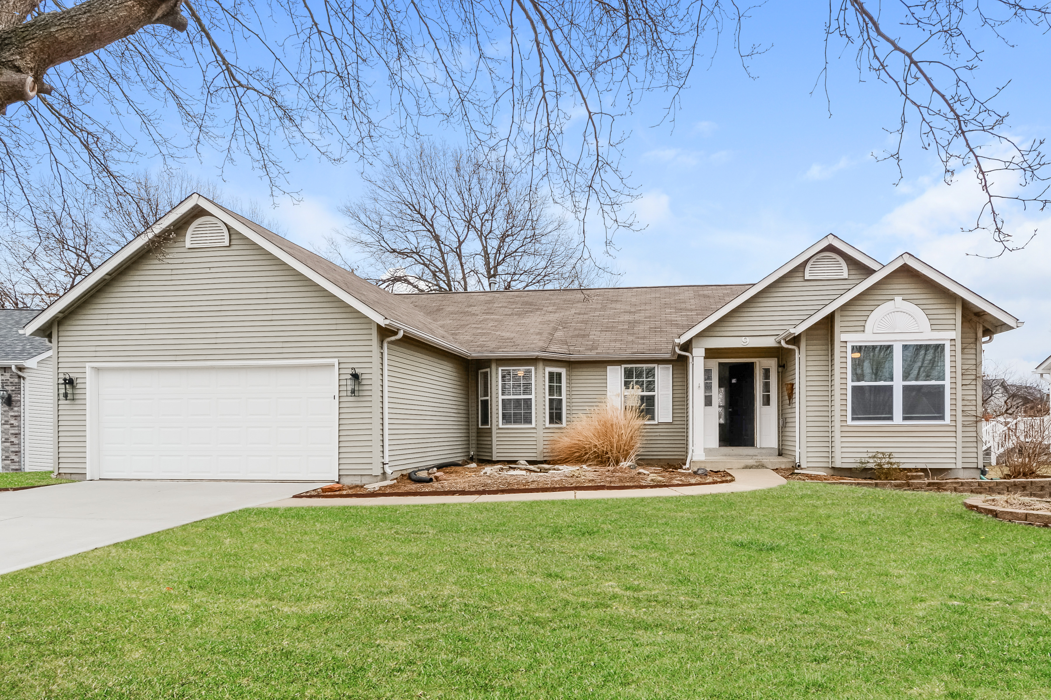 9 RED CEDAR PARC CT OFALLON, MO 63368